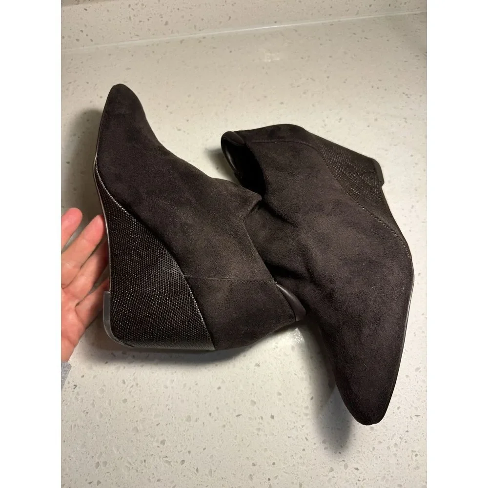 Donald Pliner Women's Tanah Stretch Suede Fashion Boot Size‎ 9 Brown